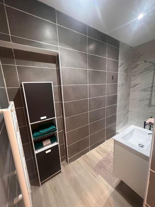 T2 Neuf Et Moderne Climatiser Avec Netflix Amazon Marseille Exteriör bild